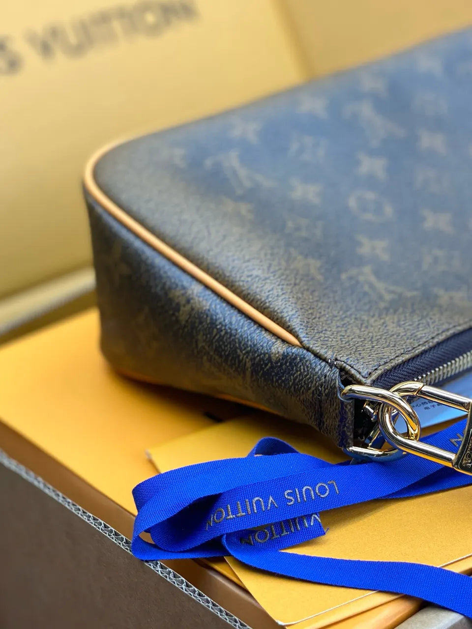 brown Louis Vuitton Monogram Pochette - Hình 3
