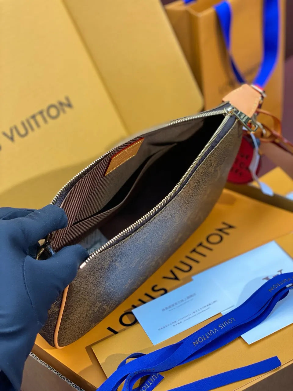 brown Louis Vuitton Monogram Pochette - Hình 5