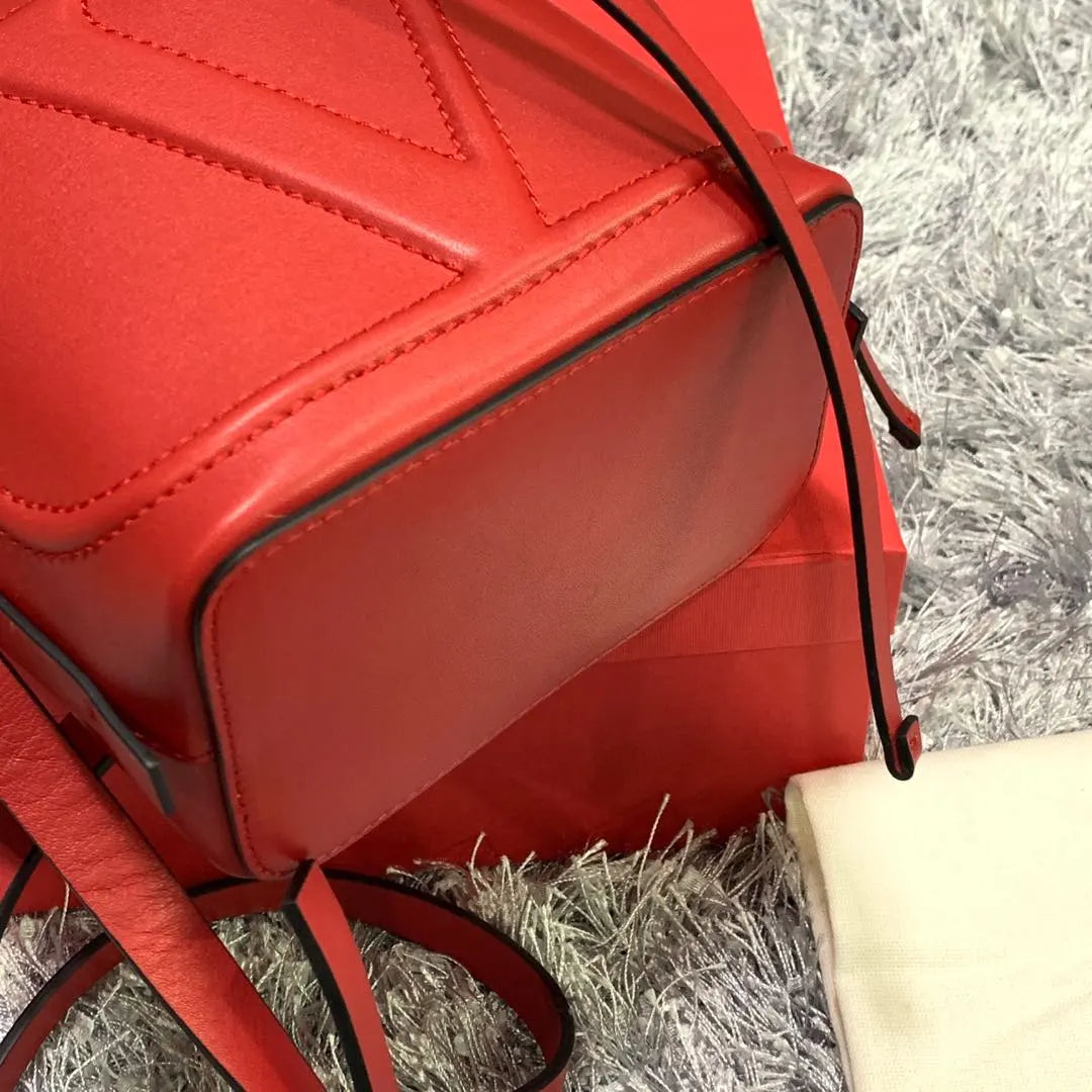 Valentino Red Bucket Bag - Hình 4