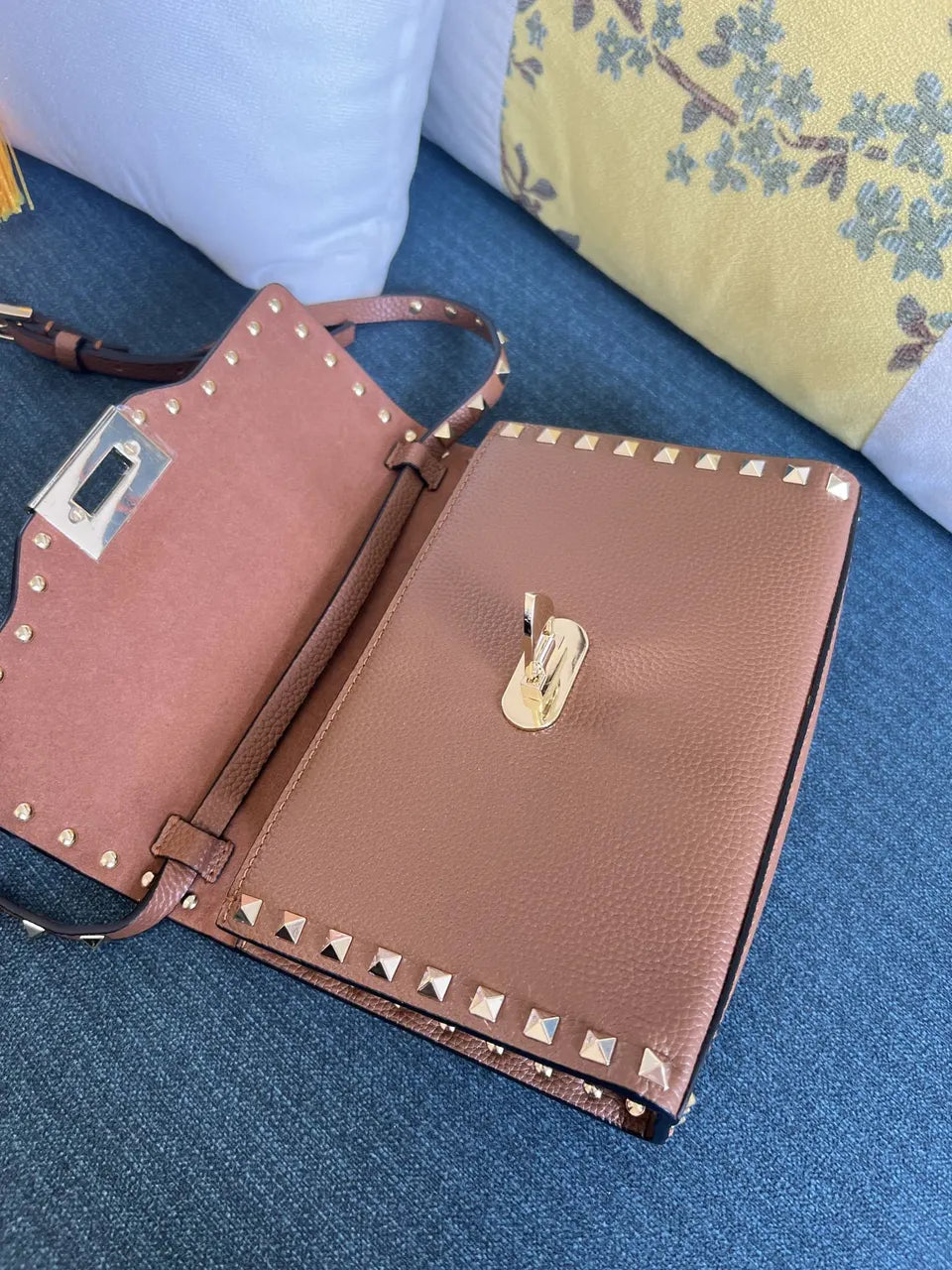 Valentino Caramel Rockstud Bag - Hình 6
