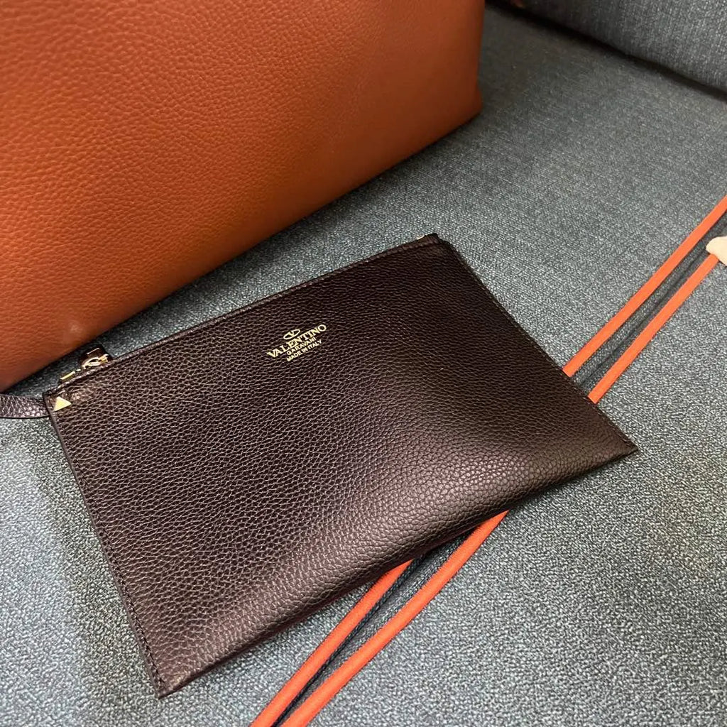 grained Valentino Caramel Rockstud Tote - Hình 7