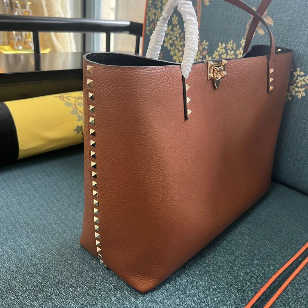 grained Valentino Caramel Rockstud Tote - Hình 2