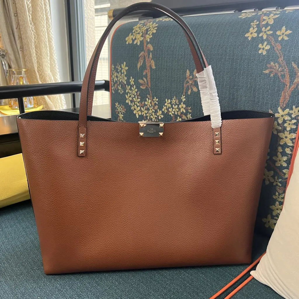 grained Valentino Caramel Rockstud Tote - Hình 4