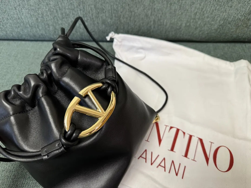 bag Valentino Black Leather Pouch - Hình 3