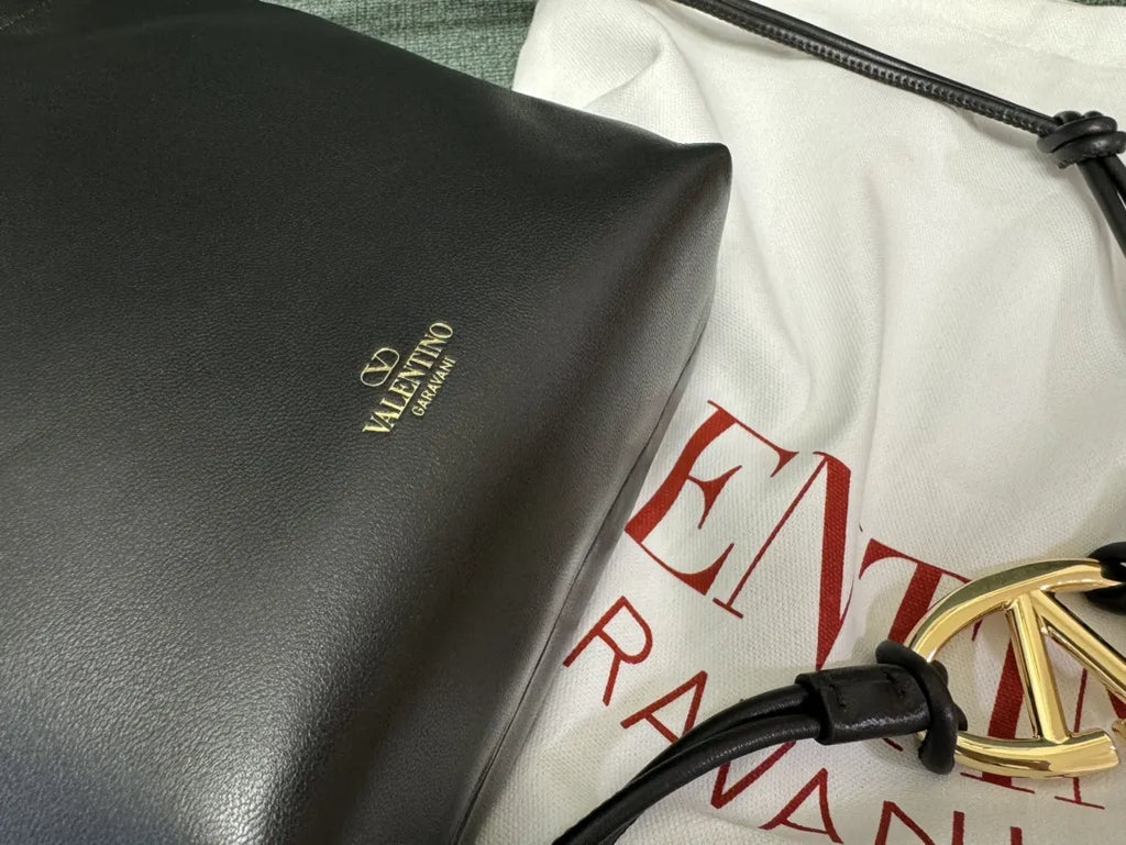 bag Valentino Black Leather Pouch - Hình 5