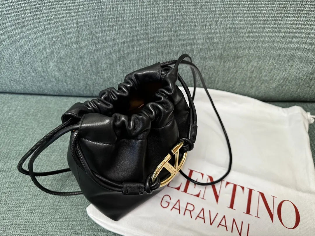 bag Valentino Black Leather Pouch - Hình 4