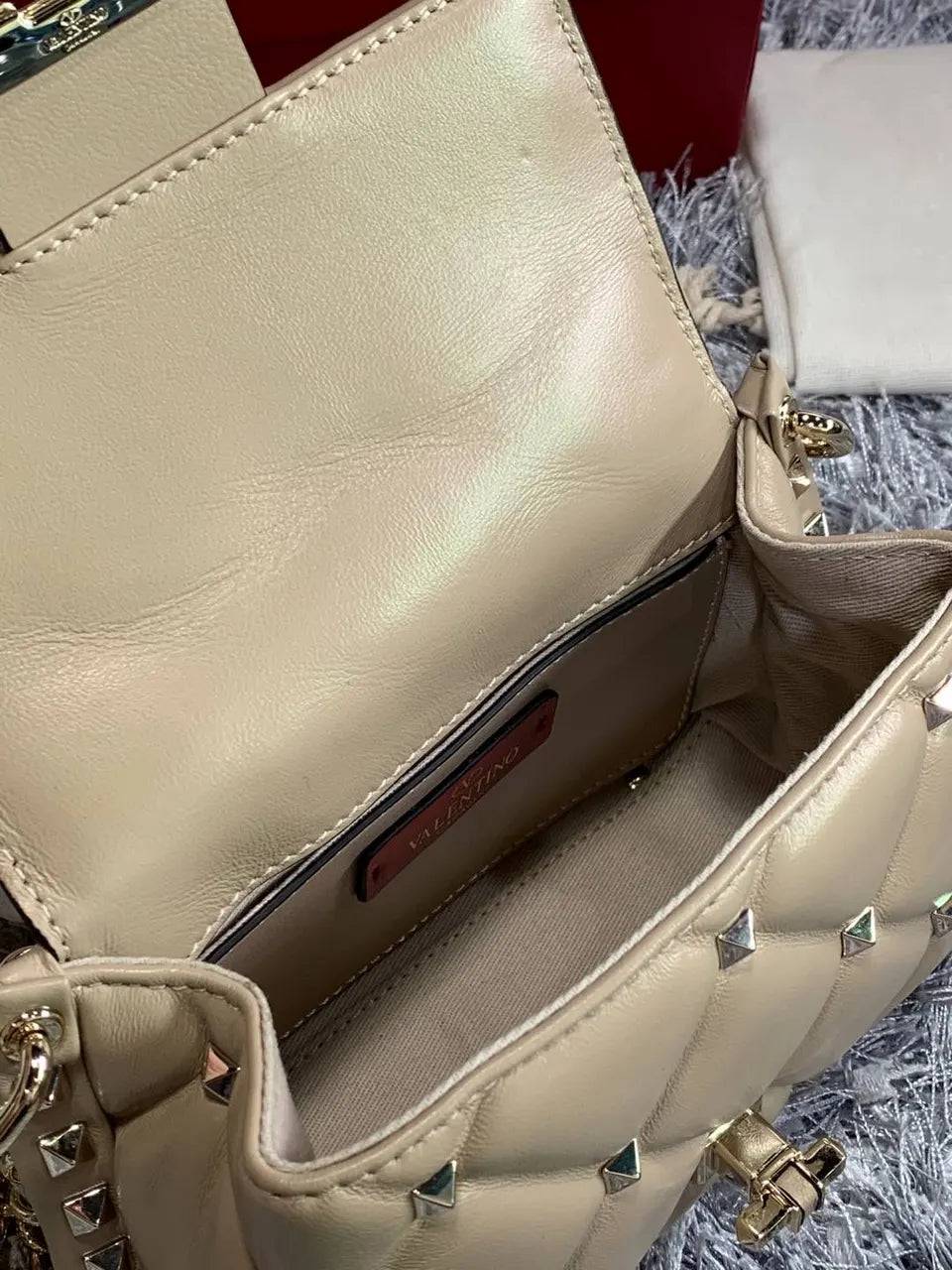 Valentino Rose Quartz Roman Stud Chain Bag - Hình 7