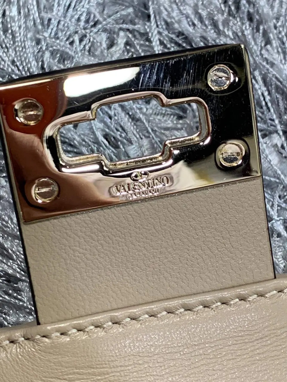 Valentino Rose Quartz Roman Stud Chain Bag - Hình 6