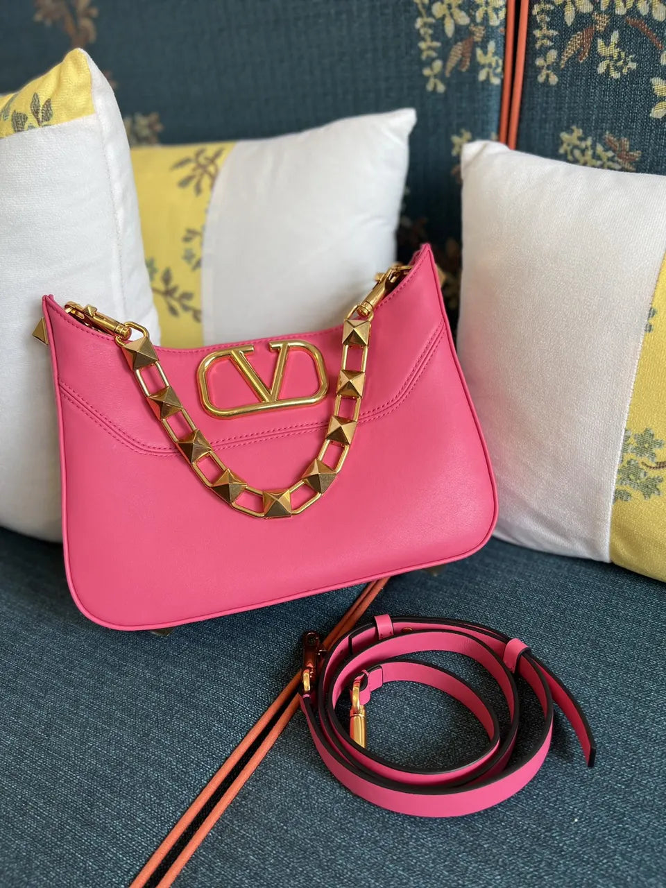 Valentino Pink Chain Shoulder Bag - Hình 2