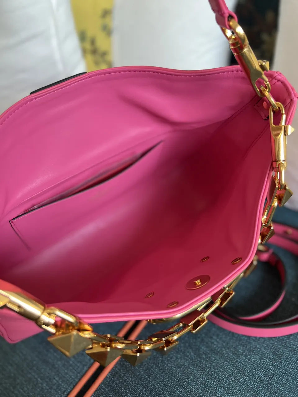 Valentino Pink Chain Shoulder Bag - Hình 5
