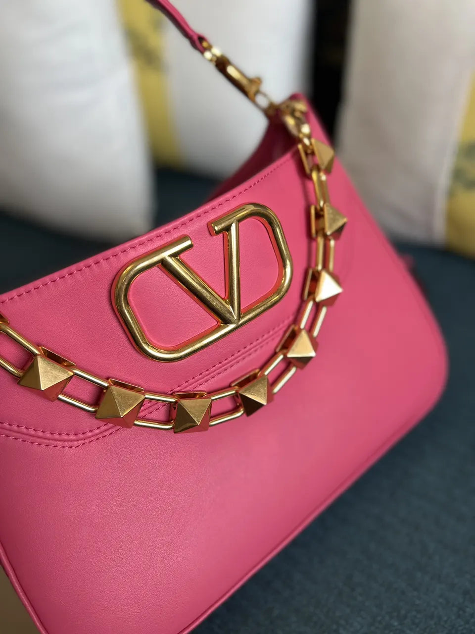 Valentino Pink Chain Shoulder Bag - Hình 6