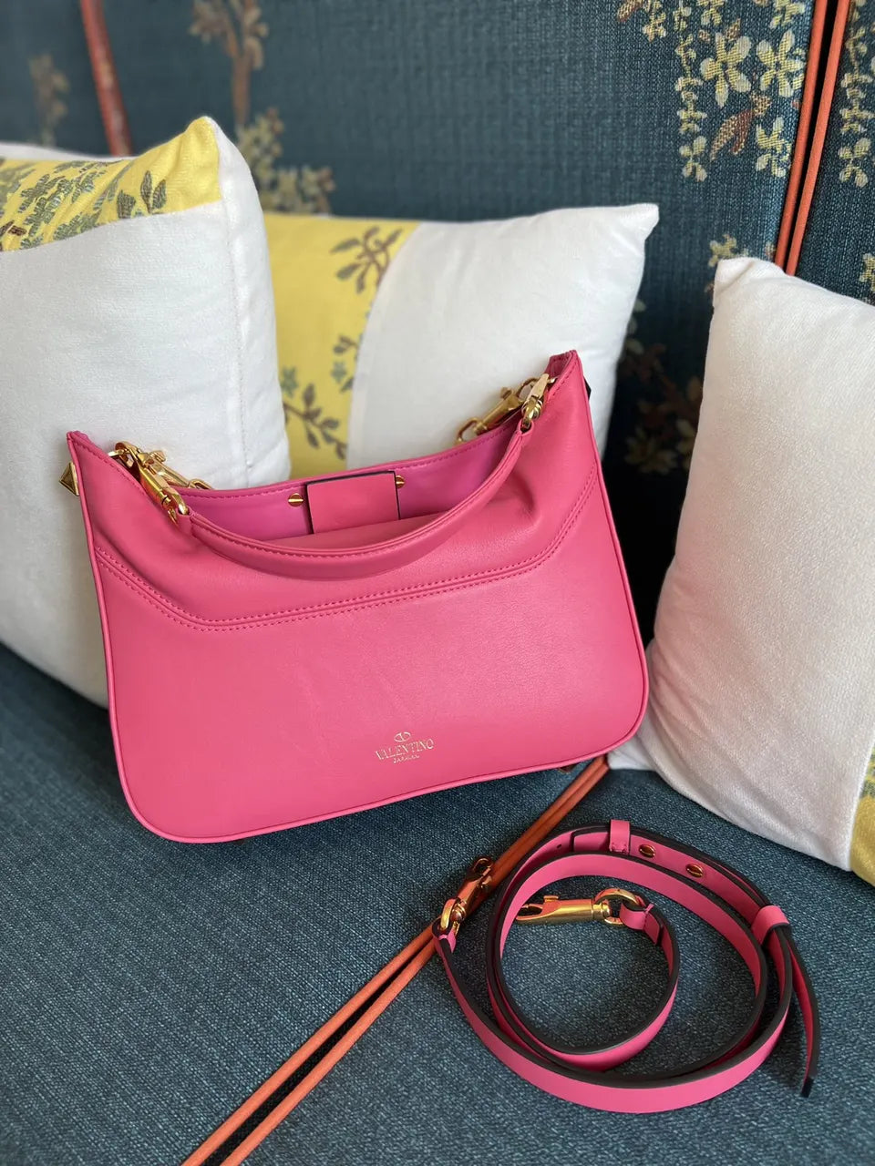 Valentino Pink Chain Shoulder Bag - Hình 4