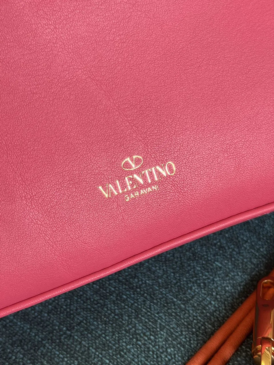 Valentino Pink Chain Shoulder Bag - Hình 8