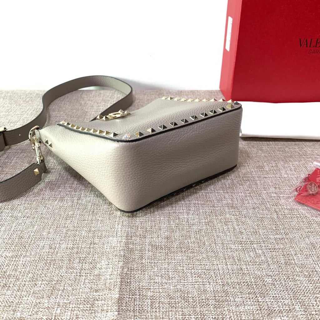 leather Valentino Dove Gray Rockstud Bag - Hình 3