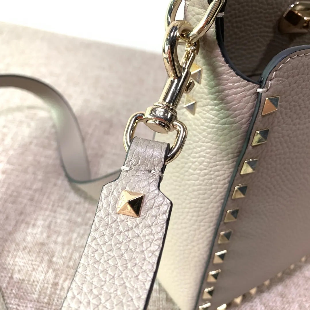 leather Valentino Dove Gray Rockstud Bag - Hình 6