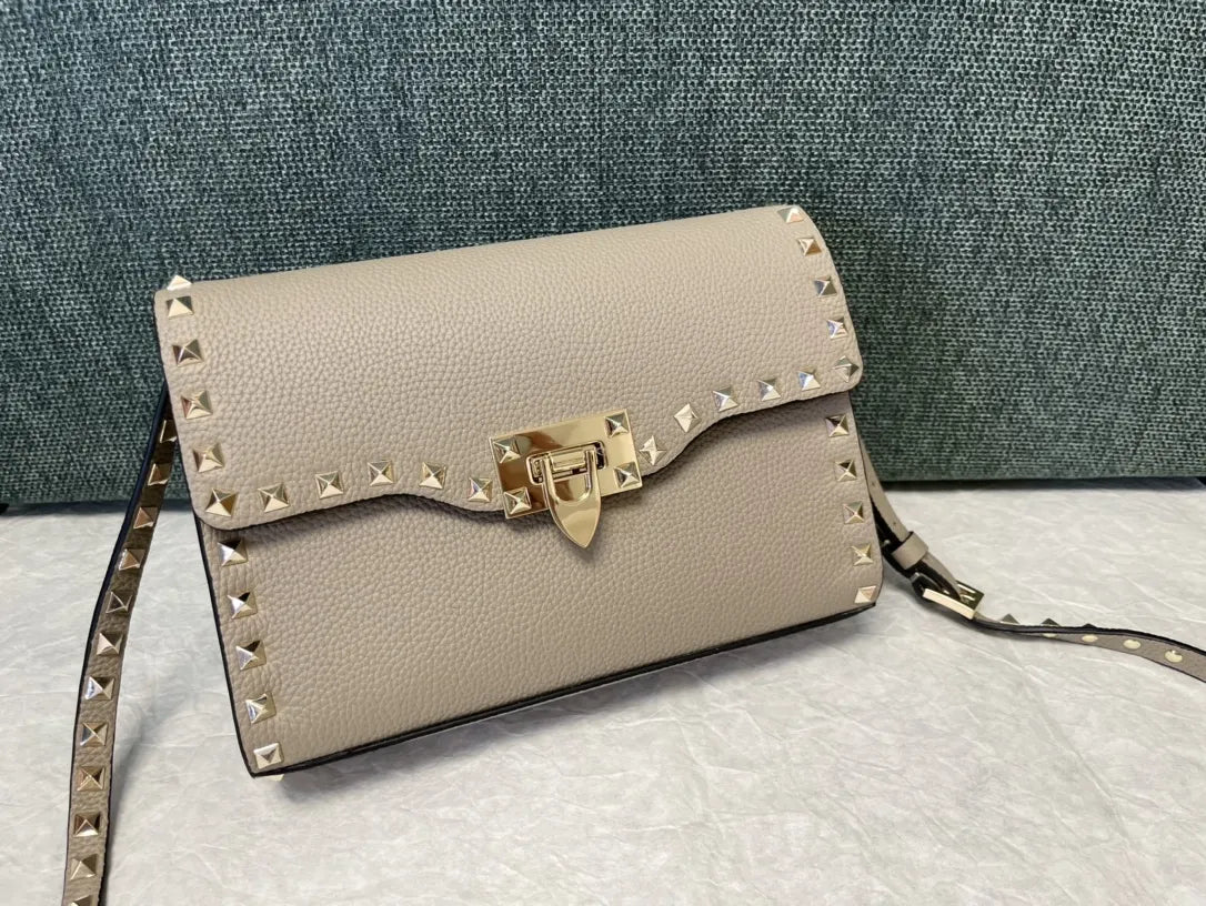 Valentino Rockstud Black Leather Crossbody Bag - Hình 7