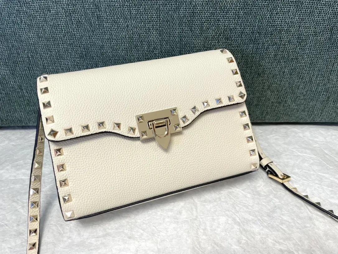Valentino Rockstud Black Leather Crossbody Bag - Hình 3