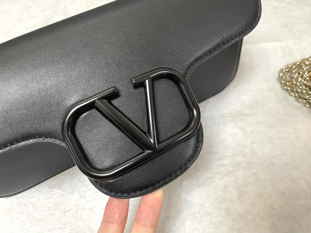 smooth Valentino Black Leather Shoulder Bag - Hình 8