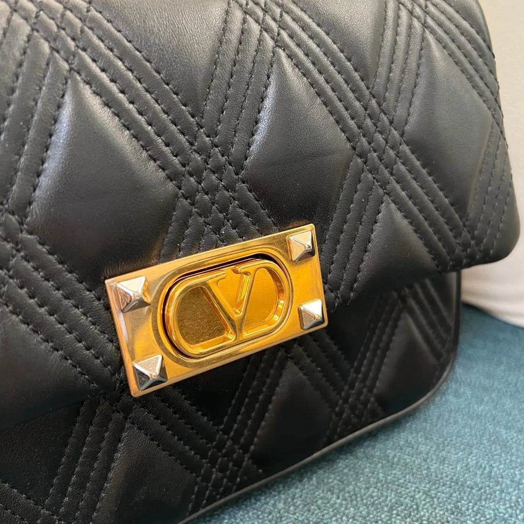 Valentino Black Quilted Shoulder Bag - Hình 3