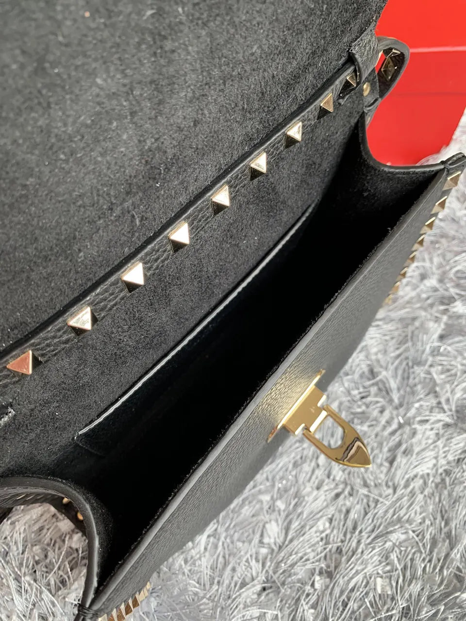 Valentino Black Rockstud Flap Bag - Hình 7