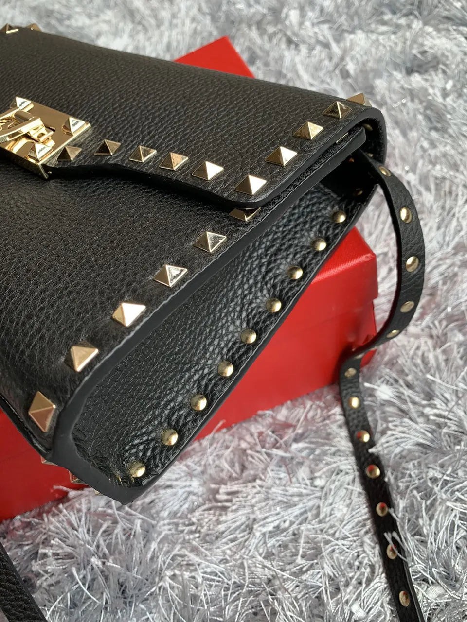 Valentino Black Rockstud Flap Bag - Hình 3