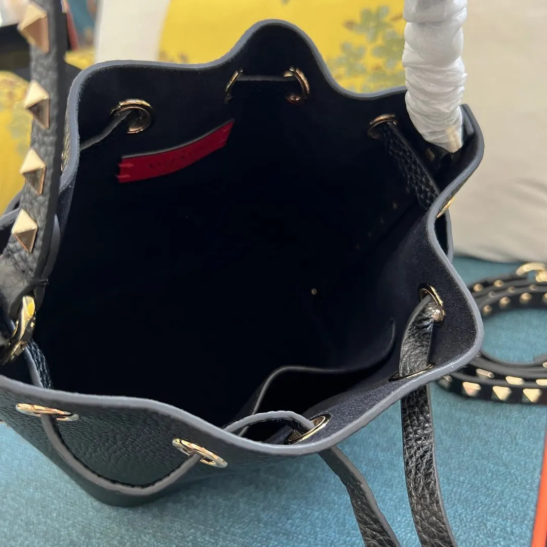 Valentino Black Studded Bucket Bag grain - Hình 7