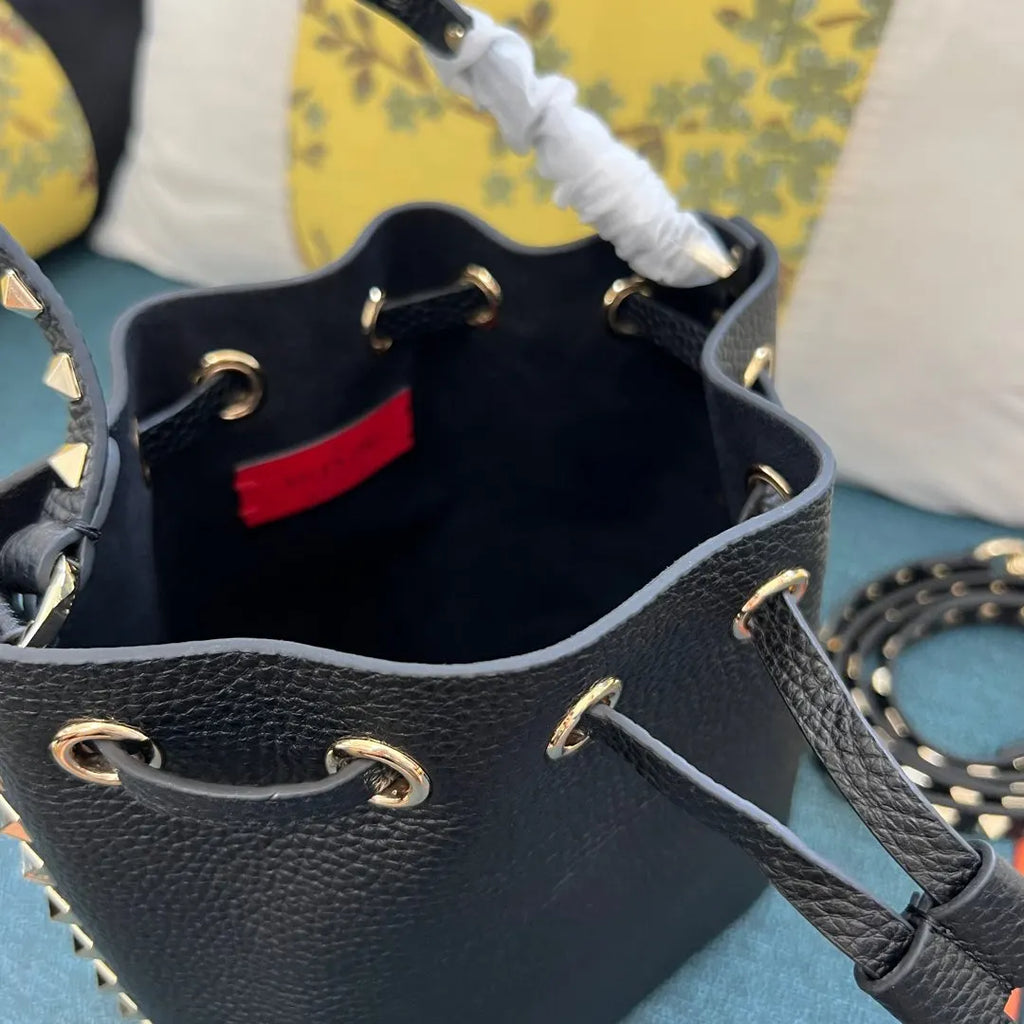 Valentino Black Studded Bucket Bag grain - Hình 6