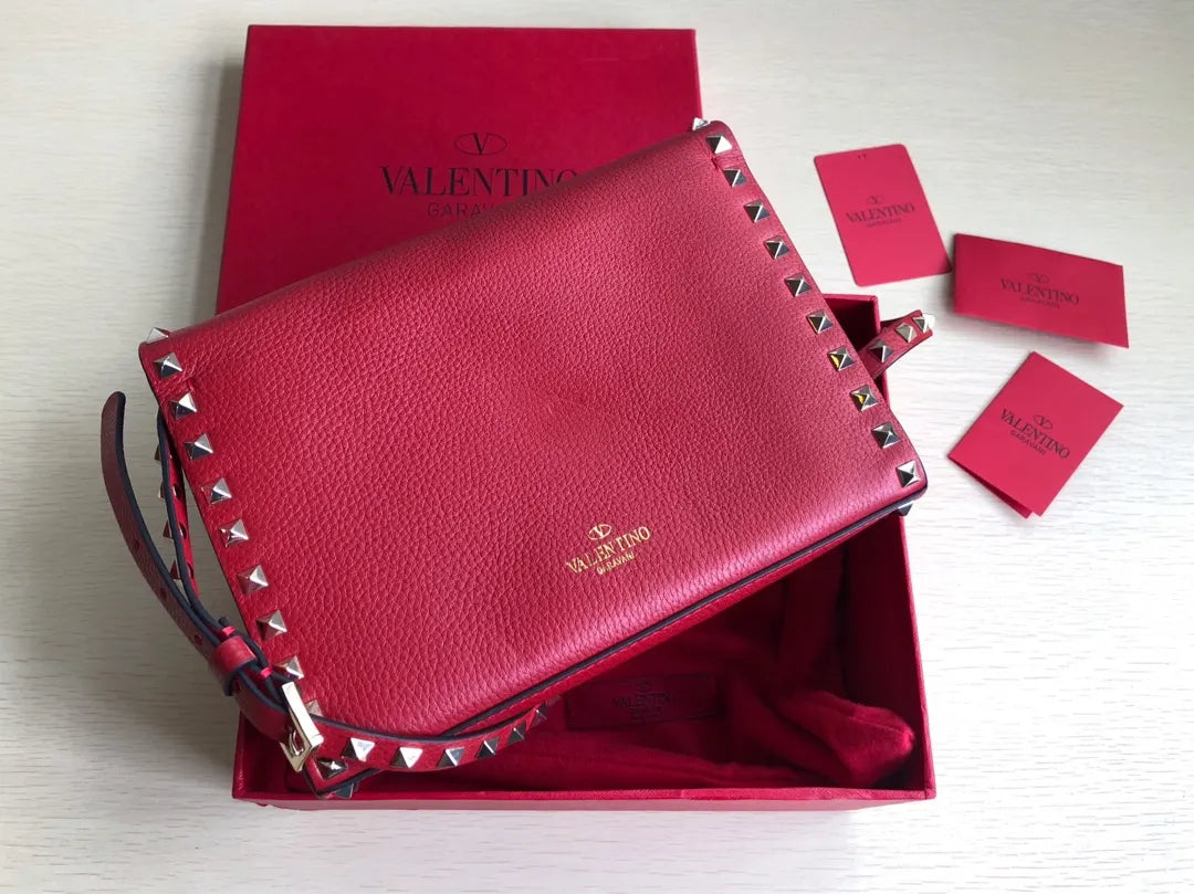 Valentino Red Rockstud Bag - Hình 3