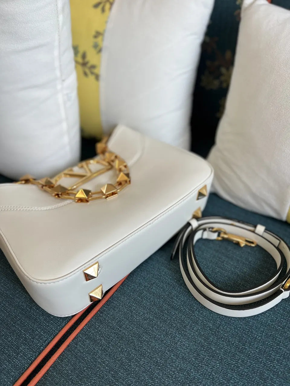 gold Valentino White Leather Shoulder Bag - Hình 2