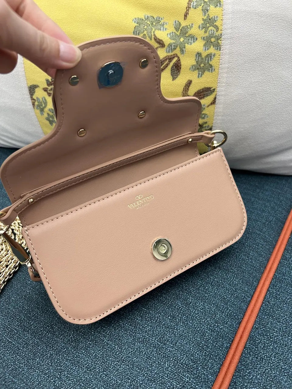 Valentino Nude Sign-Me Bag - Hình 6
