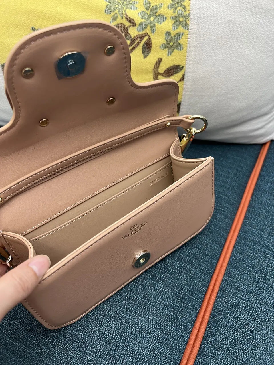 Valentino Nude Sign-Me Bag - Hình 7