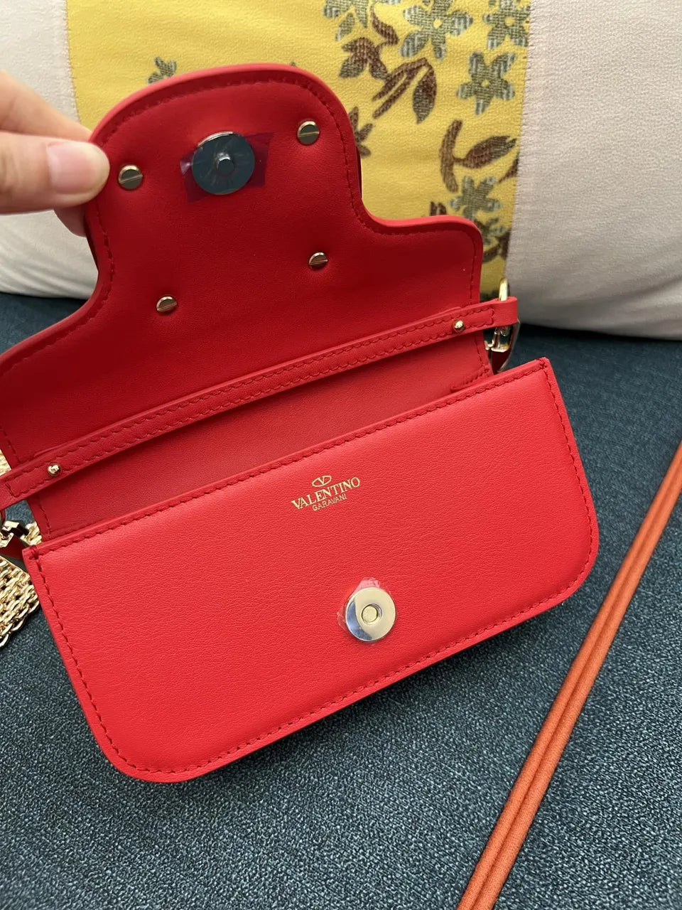Valentino Red VLogo Bag - Hình 6