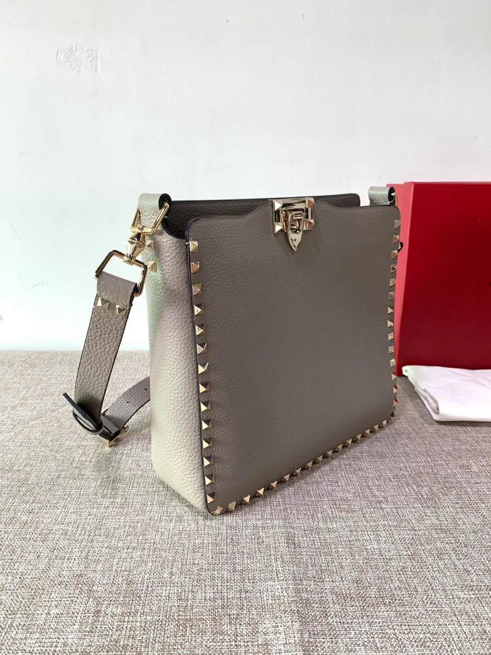 Valentino Grey Rockstud Shoulder Bag - Hình 2