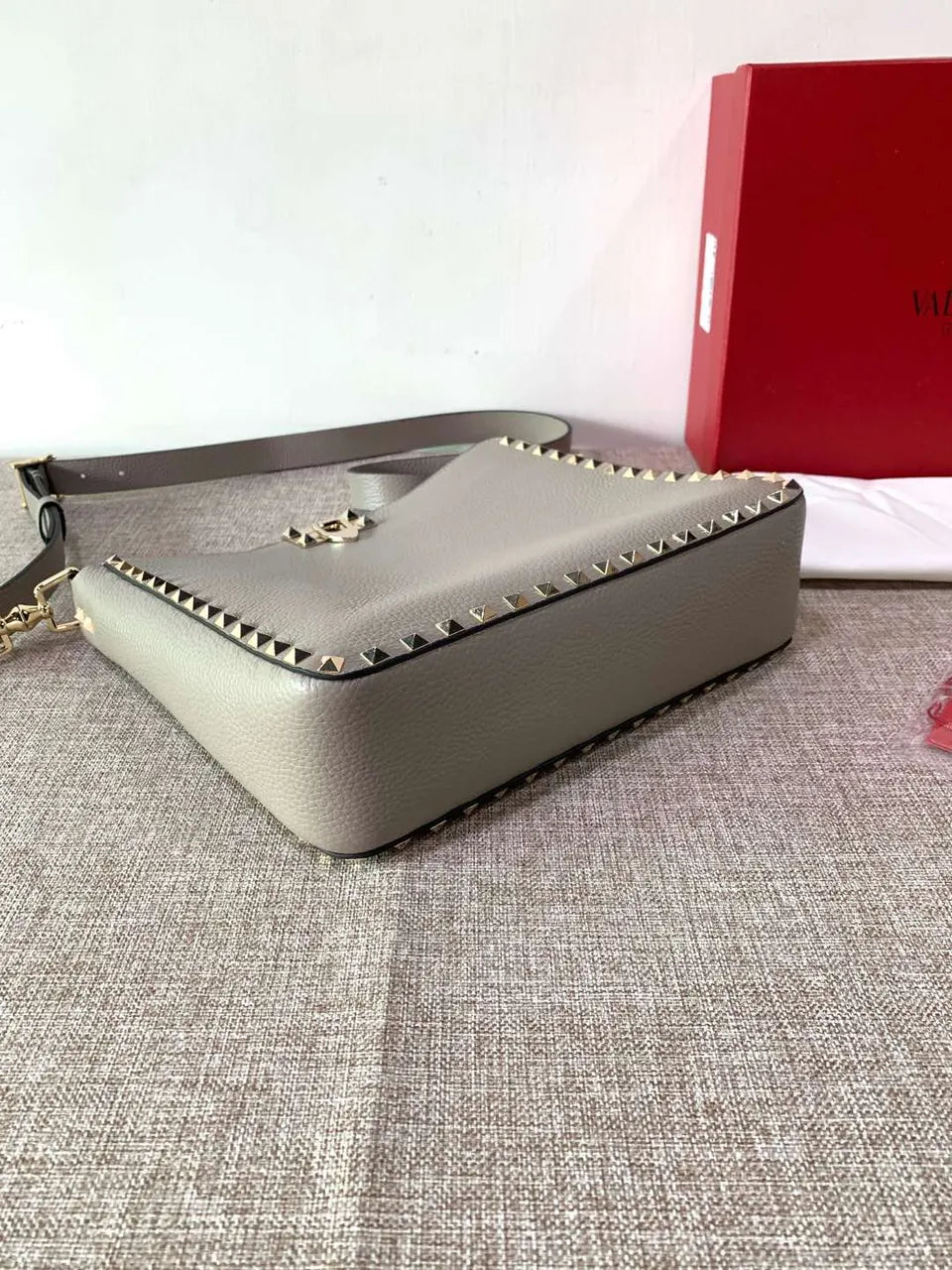 Valentino Grey Rockstud Shoulder Bag - Hình 3