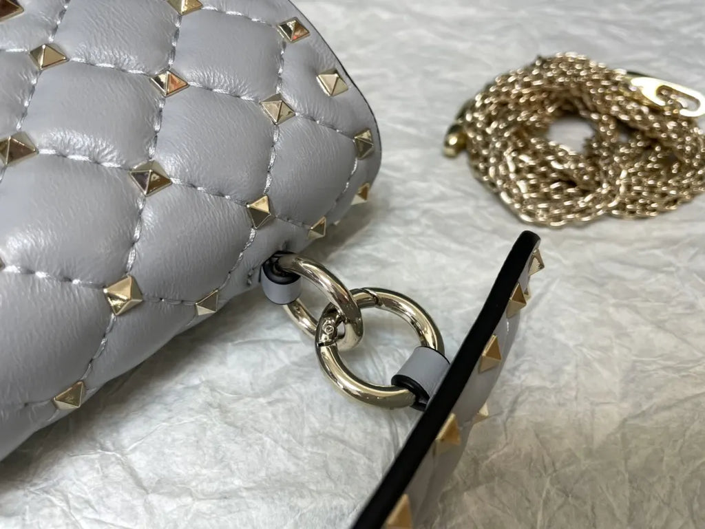 quilted Valentino Gray Roman Stud Bag - Hình 4