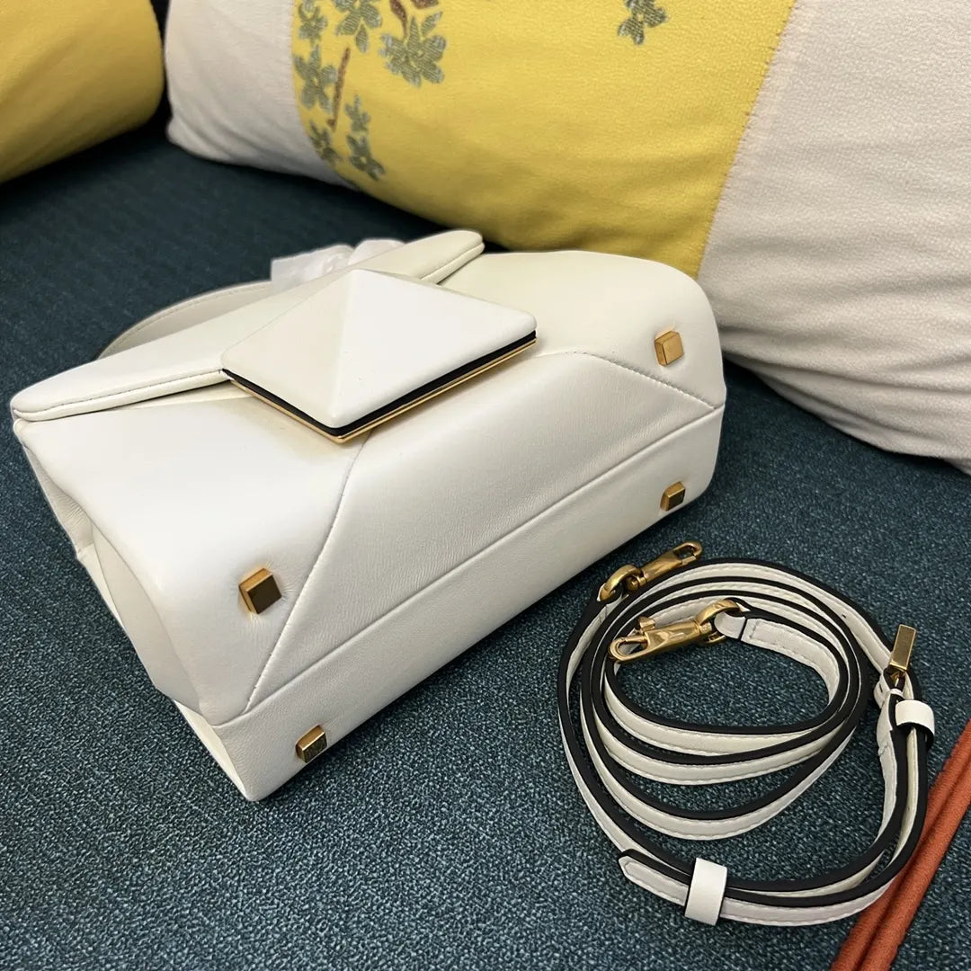 pyramid Valentino Optical White Bag - Hình 4