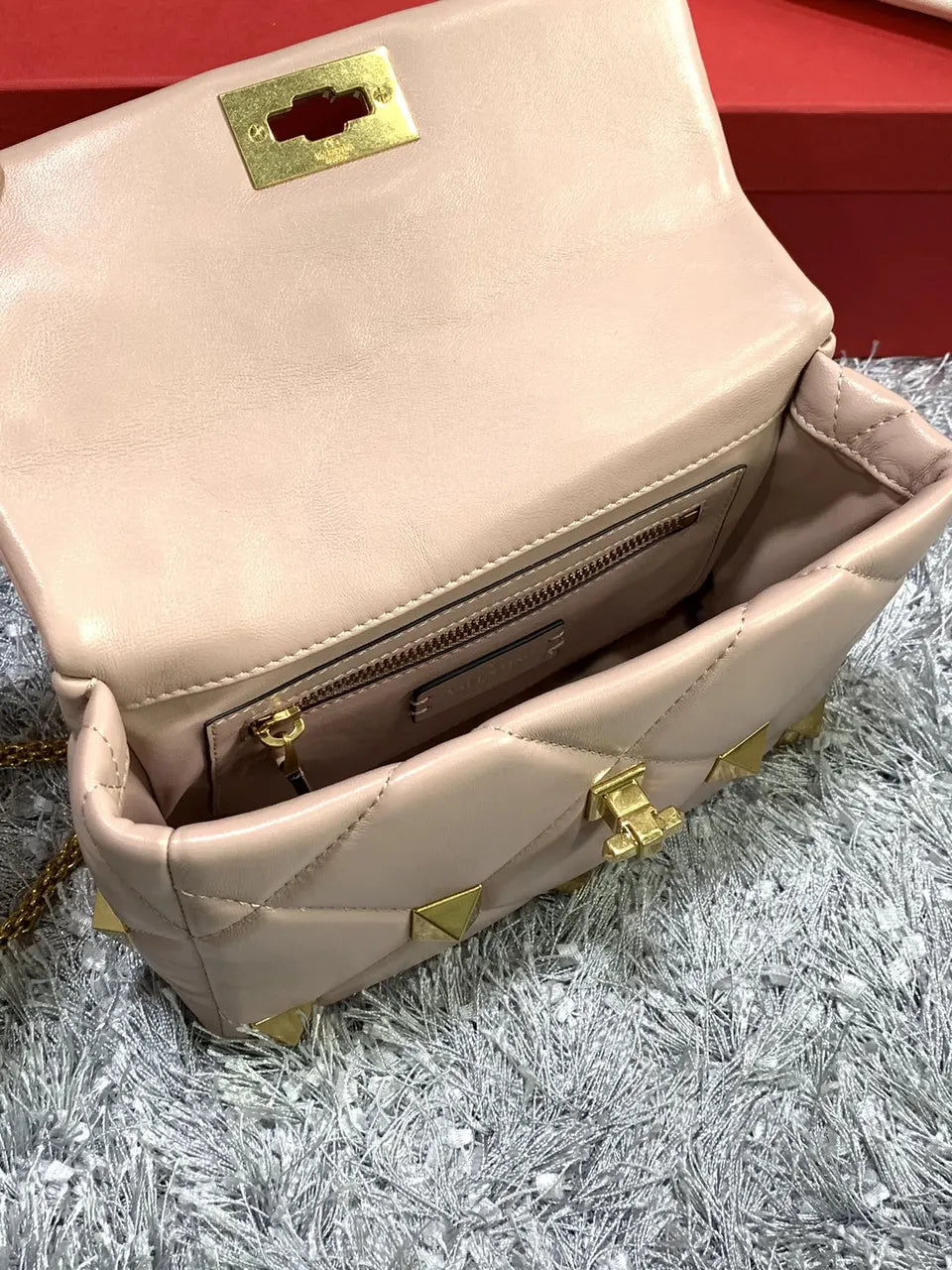 Valentino Pink Roman Stud Bag gold - Hình 7