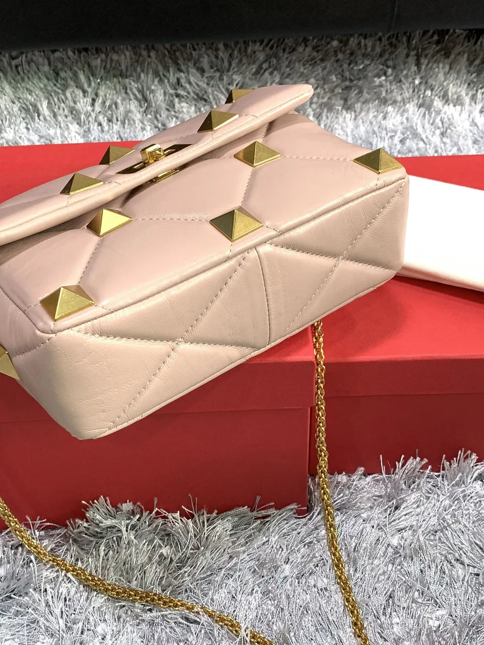 Valentino Pink Roman Stud Bag gold - Hình 5