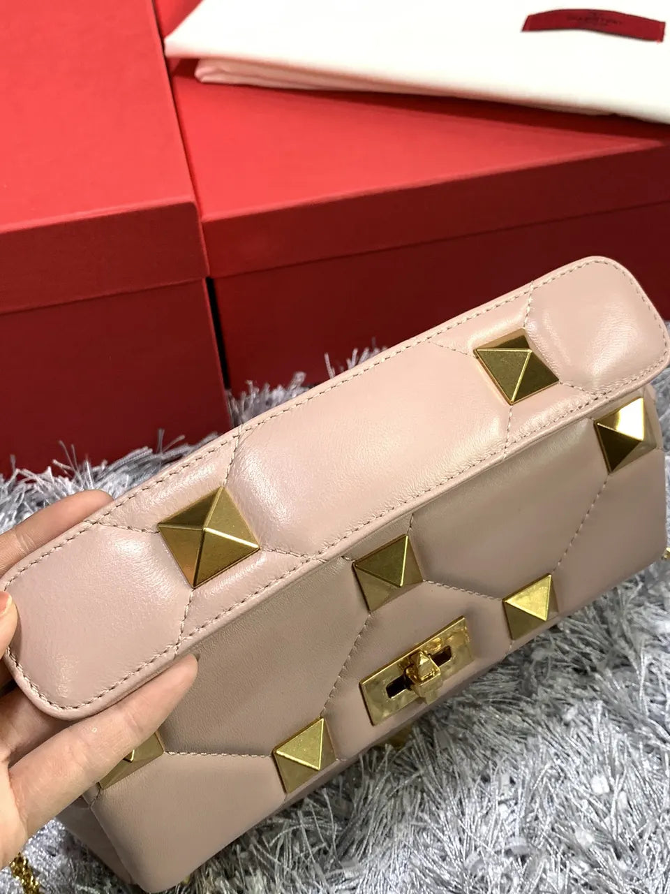 Valentino Pink Roman Stud Bag gold - Hình 4