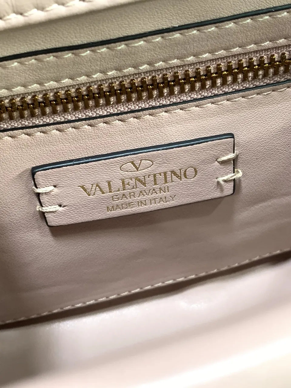 Valentino Pink Roman Stud Bag gold - Hình 8
