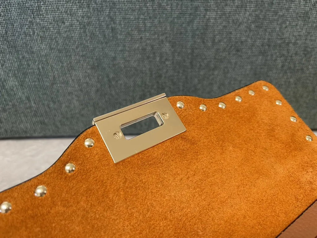 grained Valentino Caramel Rockstud Bag - Hình 6