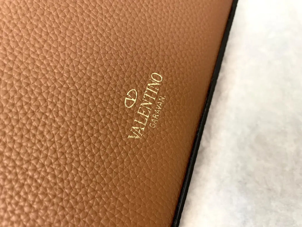 grained Valentino Caramel Rockstud Bag - Hình 3