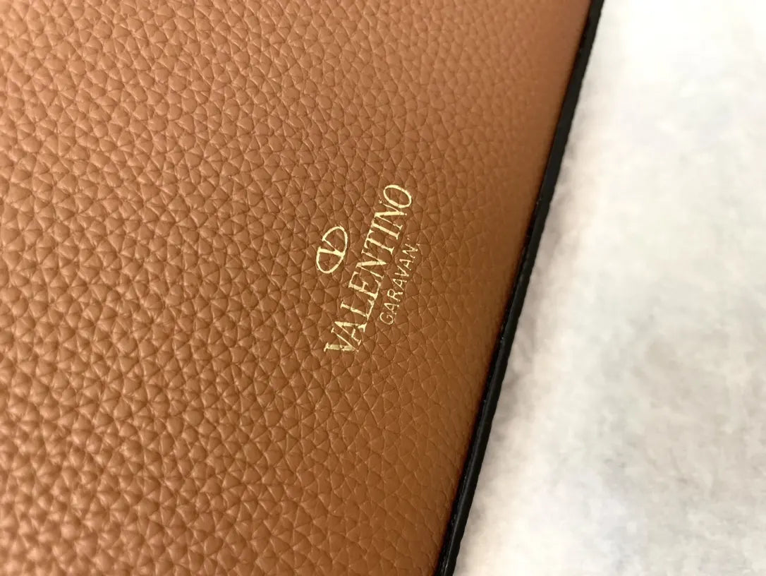 grained Valentino Caramel Rockstud Bag - Hình 3