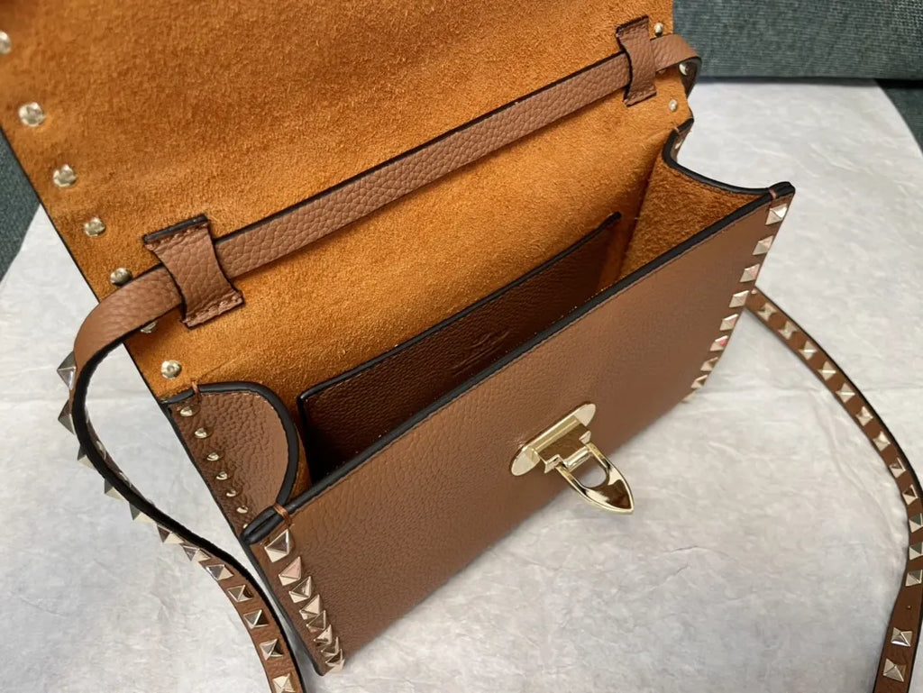 grained Valentino Caramel Rockstud Bag - Hình 7
